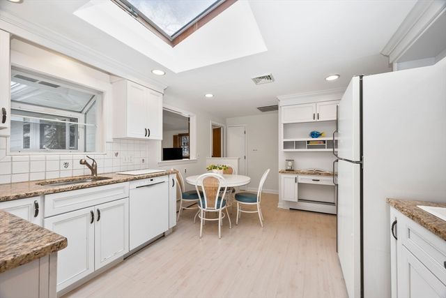 142 Worthen Rd, Lexington, MA 02421