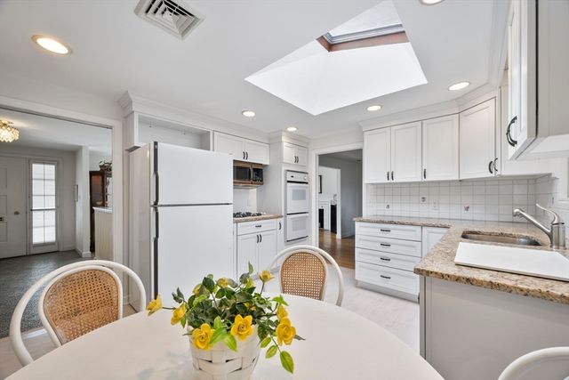 142 Worthen Rd, Lexington, MA 02421