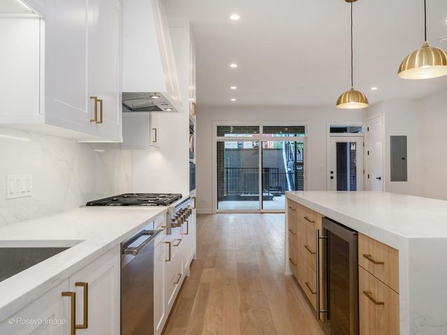3721 N Kenmore Avenue 1, Chicago, IL 60613