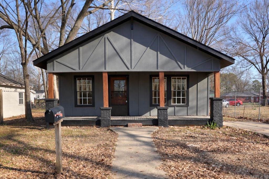 402 N Morrill Street, Morrilton, AR 72110