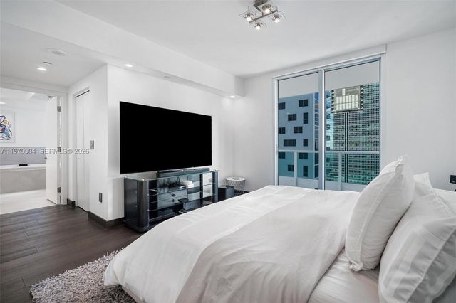 1331 Brickell Bay Dr 2402, Miami, FL 33131