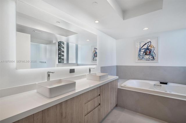 1331 Brickell Bay Dr 2402, Miami, FL 33131