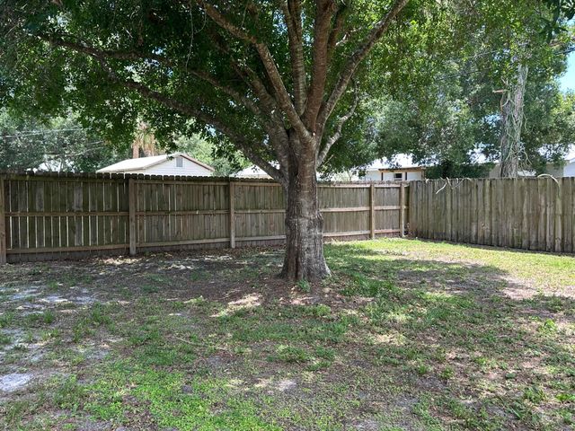 2745 Atlantic Boulevard, Vero Beach, FL 32960