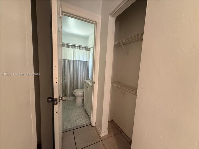 30 NW 71st St 4, Miami, FL 33150