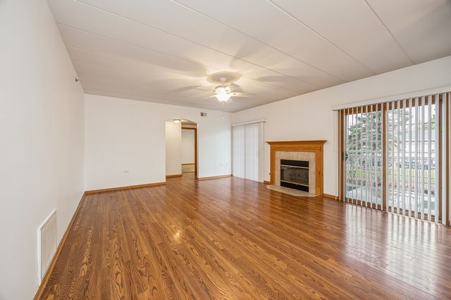 11555 Settlers Pond Way 1A, Orland Park, IL 60467