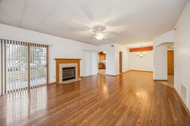 11555 Settlers Pond Way 1A, Orland Park, IL 60467