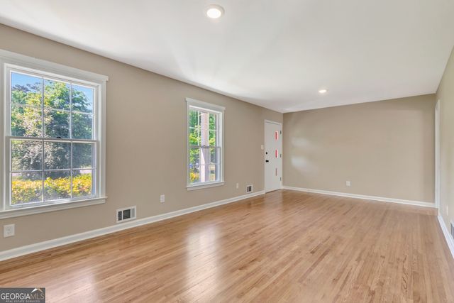 335 Kelly Drive, Fayetteville, GA 30214