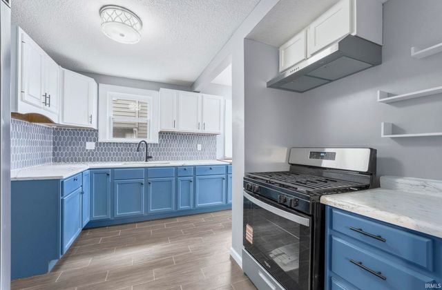 2910 S Harrison Street, Fort Wayne, IN 46807