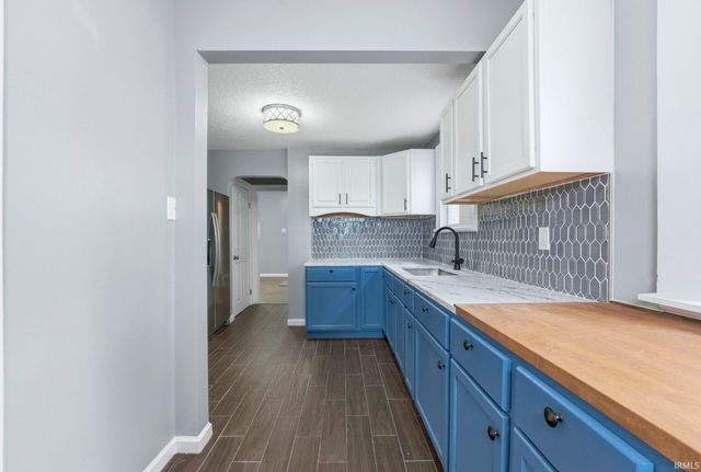 2910 S Harrison Street, Fort Wayne, IN 46807