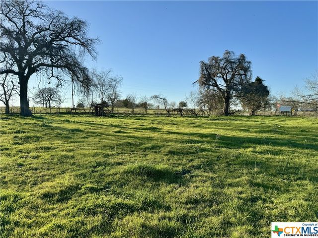 105 Hall Road, Luling, TX 78648