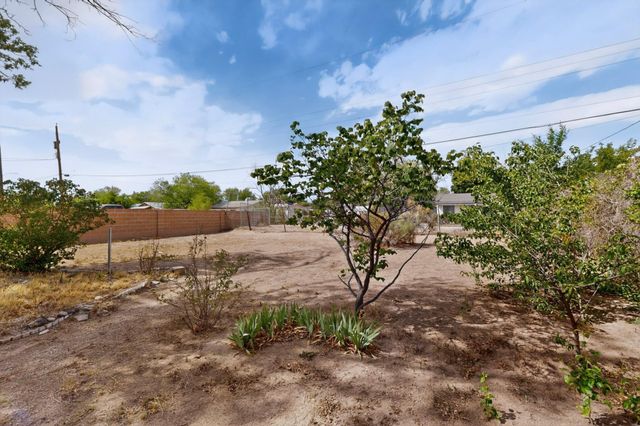 1319 Van Cleave Road NW, Albuquerque, NM 87107