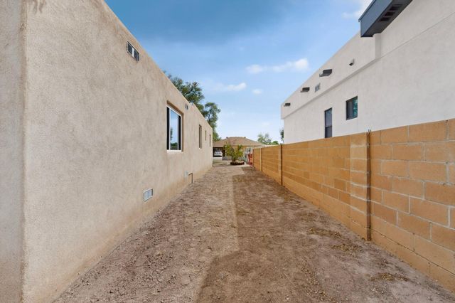 1319 Van Cleave Road NW, Albuquerque, NM 87107