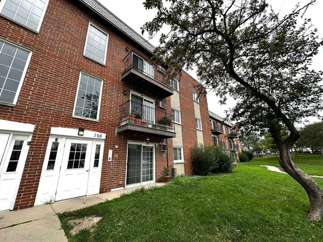 105 W Elk Trail 105, Carol Stream, IL 60188