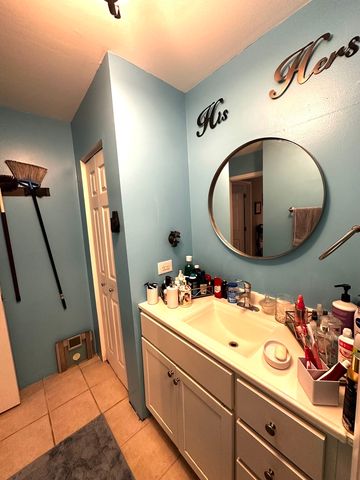 105 W Elk Trail 105, Carol Stream, IL 60188