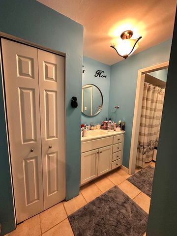 105 W Elk Trail 105, Carol Stream, IL 60188