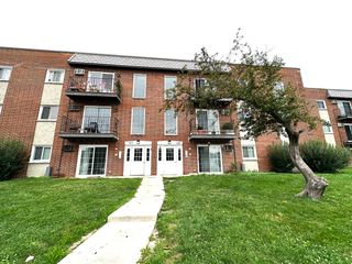 105 W Elk Trail 105, Carol Stream, IL 60188