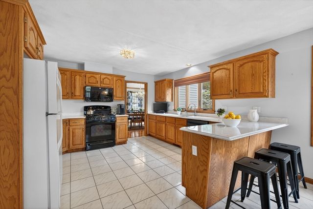 2 Stouffer Cir, Andover, MA 01810