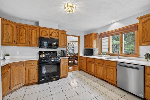 2 Stouffer Cir, Andover, MA 01810