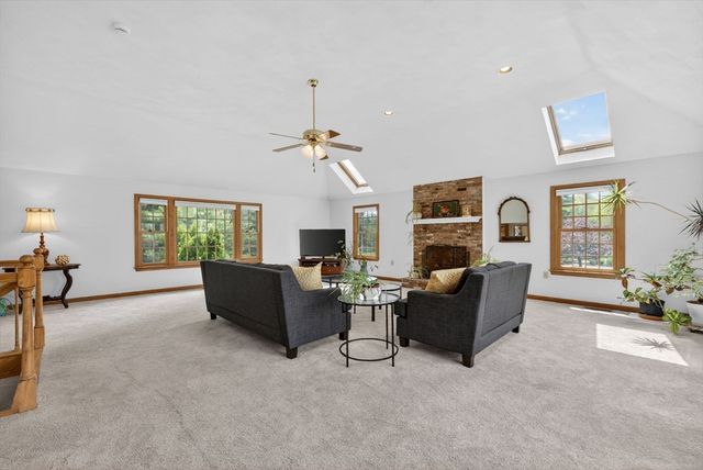 2 Stouffer Cir, Andover, MA 01810