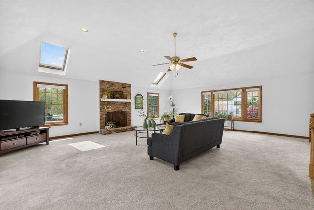 2 Stouffer Cir, Andover, MA 01810