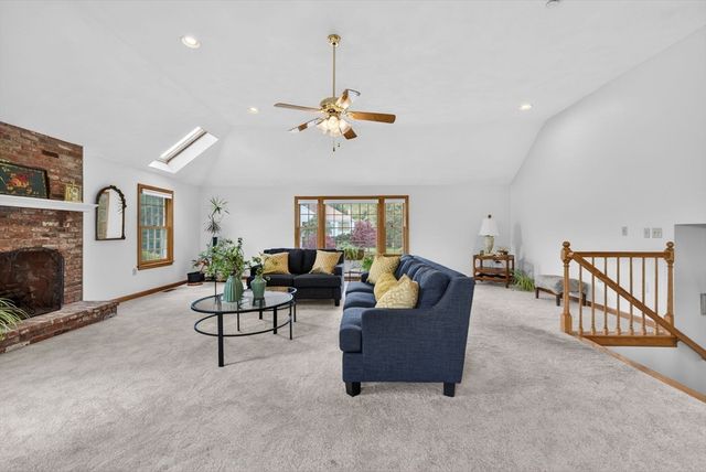 2 Stouffer Cir, Andover, MA 01810
