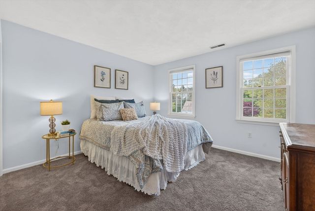 2 Stouffer Cir, Andover, MA 01810