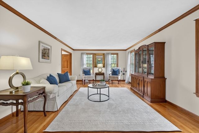 2 Stouffer Cir, Andover, MA 01810