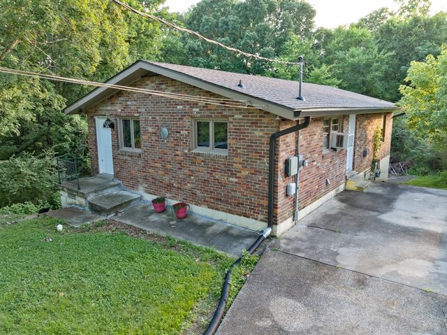 946 Greenwood Ave, Clarksville, TN 37040
