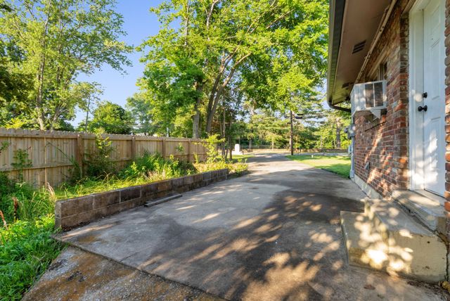 946 Greenwood Ave, Clarksville, TN 37040