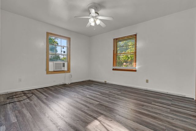 946 Greenwood Ave, Clarksville, TN 37040