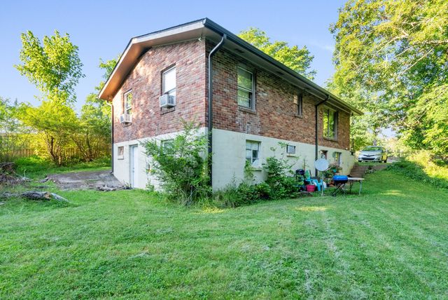 946 Greenwood Ave, Clarksville, TN 37040