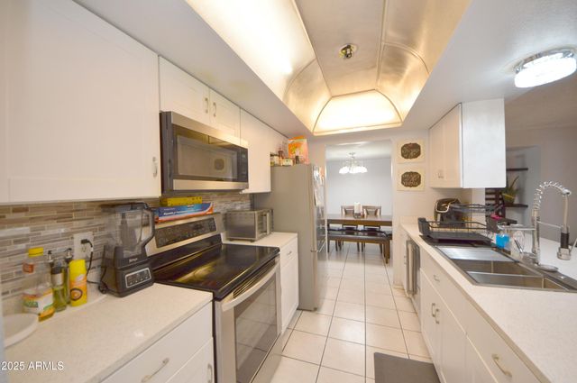 6737 W OREGON Avenue, Glendale, AZ 85303