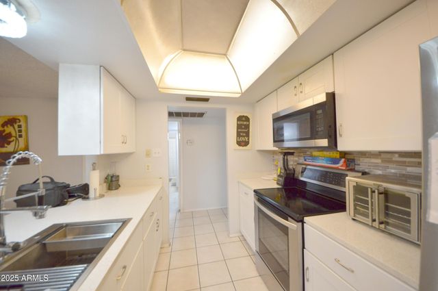 6737 W OREGON Avenue, Glendale, AZ 85303