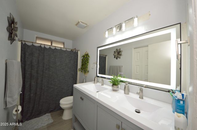 6737 W OREGON Avenue, Glendale, AZ 85303