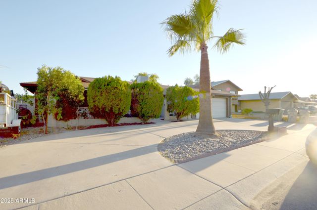 6737 W OREGON Avenue, Glendale, AZ 85303