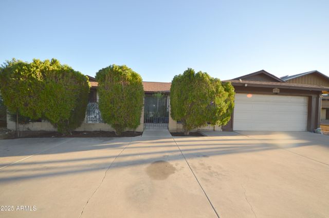6737 W OREGON Avenue, Glendale, AZ 85303