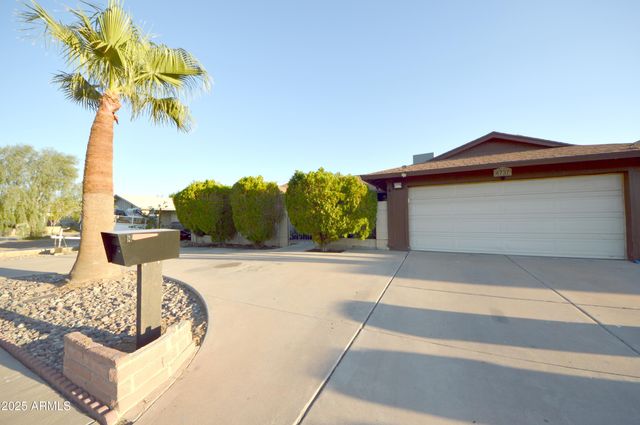 6737 W OREGON Avenue, Glendale, AZ 85303