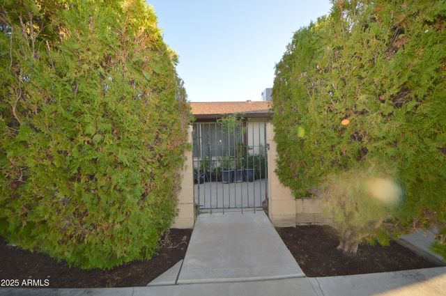 6737 W OREGON Avenue, Glendale, AZ 85303