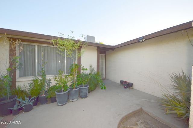 6737 W OREGON Avenue, Glendale, AZ 85303