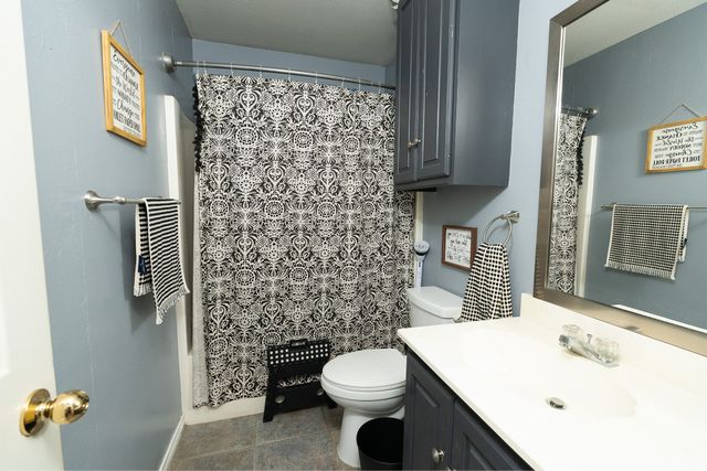 809 Oak Drive, Ennis, TX 75119