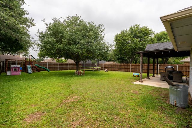 809 Oak Drive, Ennis, TX 75119