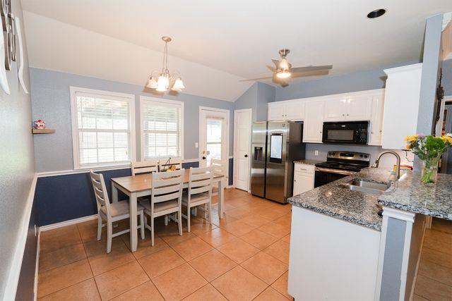809 Oak Drive, Ennis, TX 75119