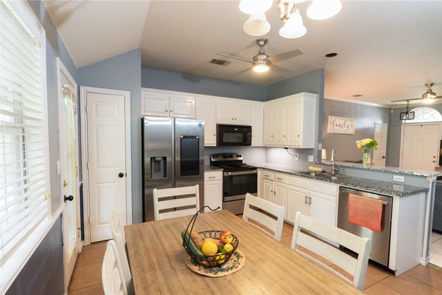 809 Oak Drive, Ennis, TX 75119