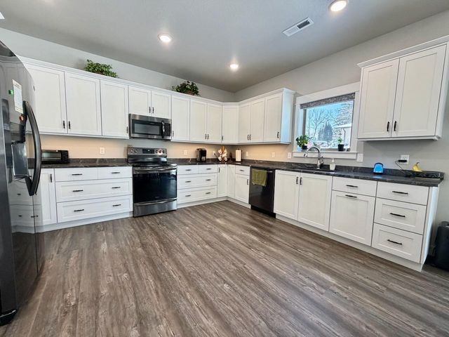 736 Oak Trail, Fergus Falls, MN 56537