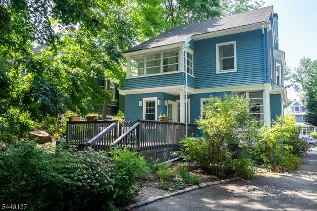 29 Oakview Ave, Maplewood Twp., NJ 07040