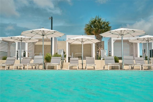 300 Biscayne Blvd Way 2807, Miami, FL 33131