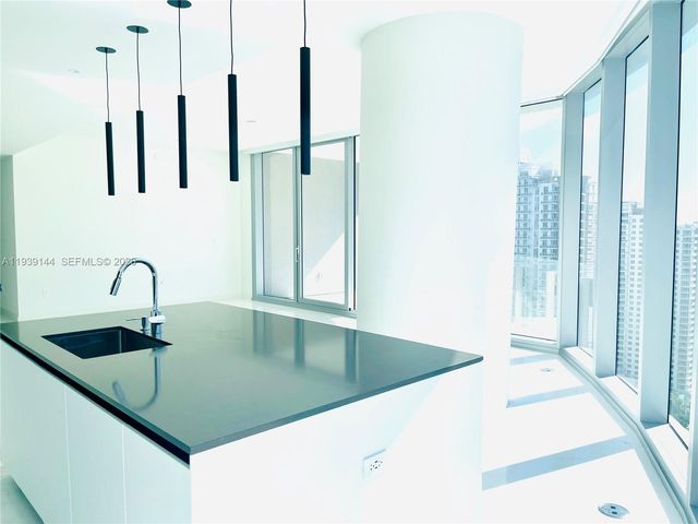 300 Biscayne Blvd Way 2807, Miami, FL 33131