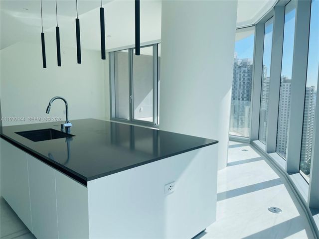 300 Biscayne Blvd Way 2807, Miami, FL 33131