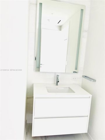 300 Biscayne Blvd Way 2807, Miami, FL 33131