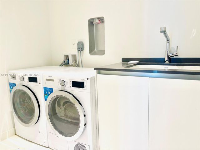 300 Biscayne Blvd Way 2807, Miami, FL 33131